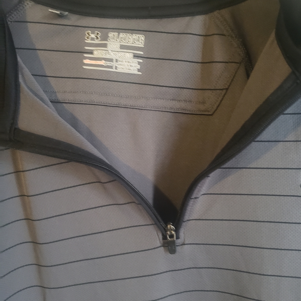 Under armour  pull over